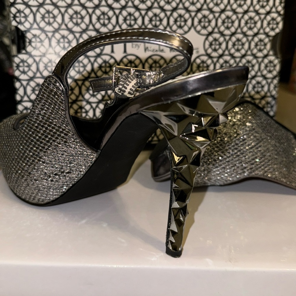 Heels - Picture 6 of 8